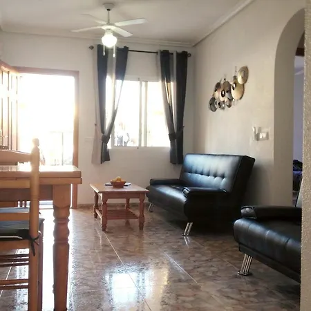 아파트 Modern In With Shared Pool